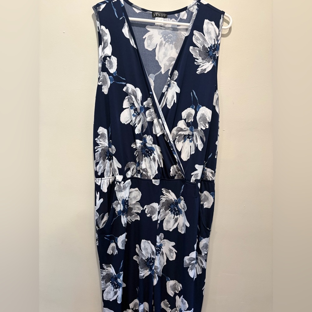 VENUS Navy and White Floral Dress
